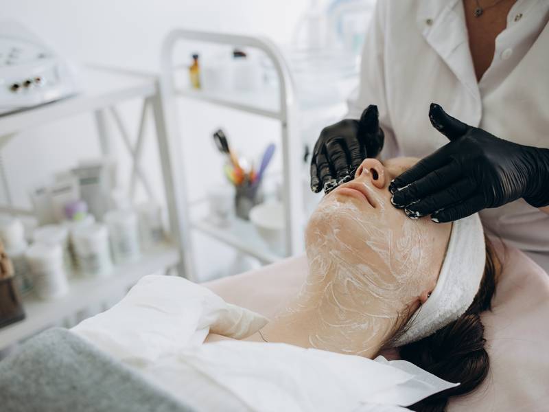 What Are the Benefits of a VI Peel?